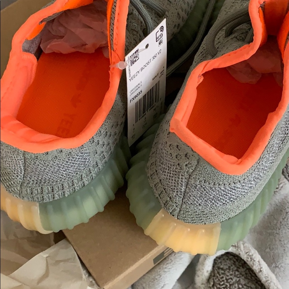 Yeezy 350 V2 Desert Sage - Picture 4 of 6